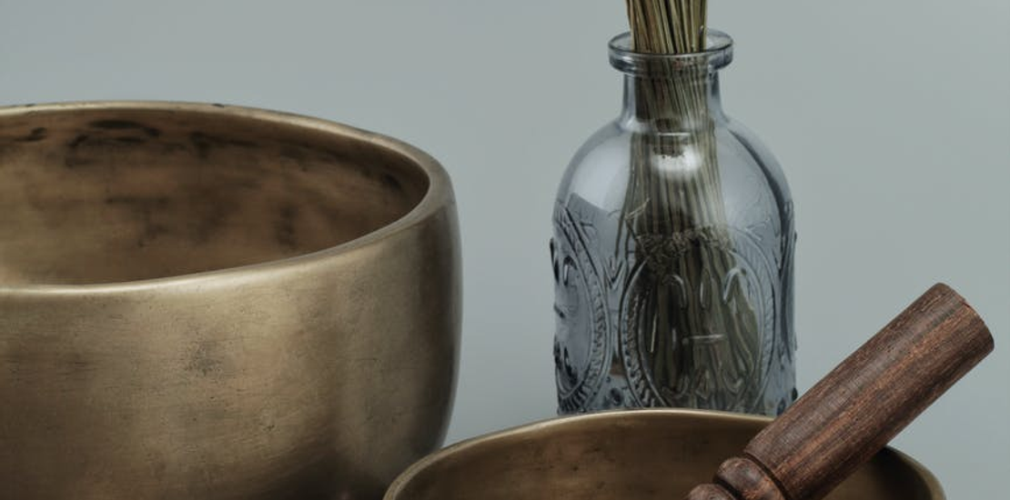 Explorez les Secrets de la Nature et de la Sagesse Ancienne avec une Chamane Connectée et Guide Spirituelle