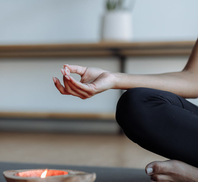 Explorez les Secrets de la Nature et de la Sagesse Ancienne avec une Chamane Connectée et Guide Spirituelle