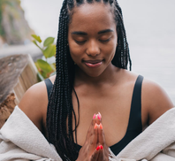 Explorez les Secrets de la Nature et de la Sagesse Ancienne avec une Chamane Connectée et Guide Spirituelle