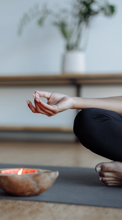 Explorez les Secrets de la Nature et de la Sagesse Ancienne avec une Chamane Connectée et Guide Spirituelle