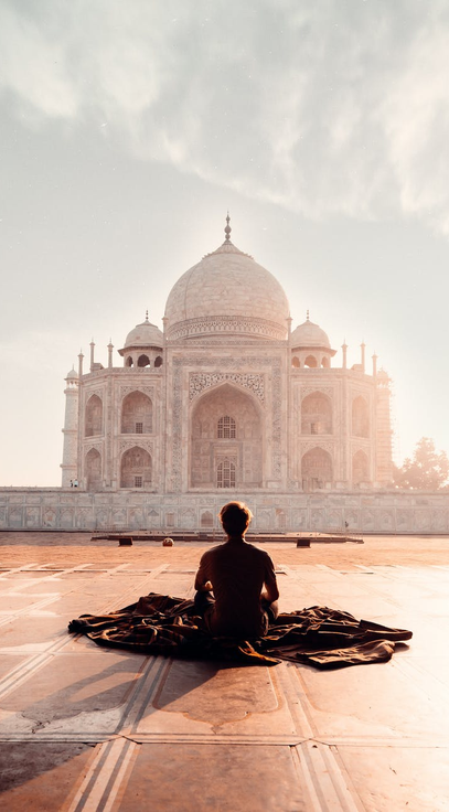 Explorez les Secrets de la Nature et de la Sagesse Ancienne avec une Chamane Connectée et Guide Spirituelle
