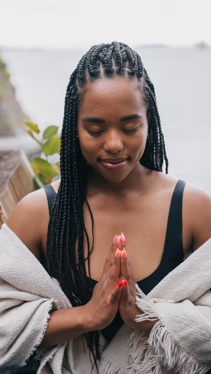 Explorez les Secrets de la Nature et de la Sagesse Ancienne avec une Chamane Connectée et Guide Spirituelle